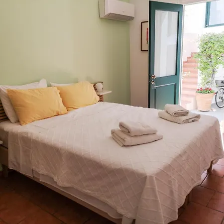 Twin House 3* Spétses
