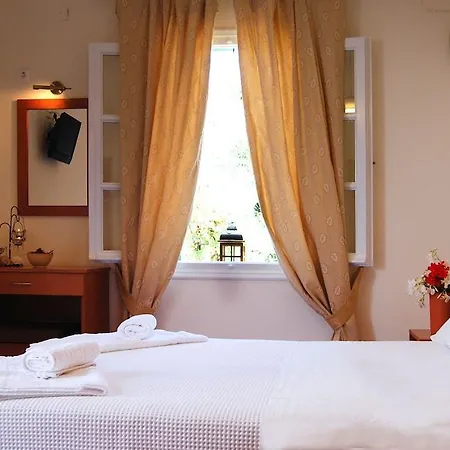 Twin House 3* Spétses