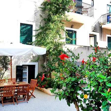 Pensionat Twin House 3*
